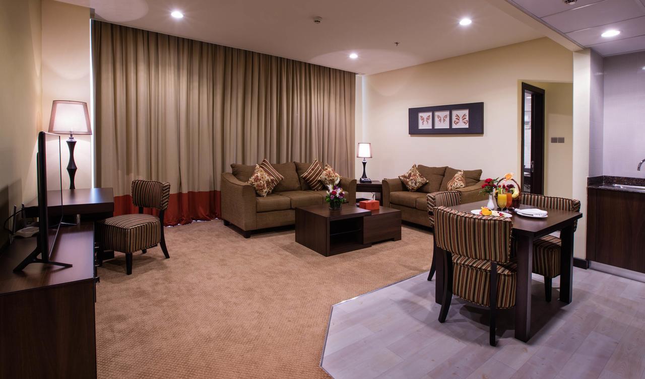 होटल के अलावा Orange Suites Hotel