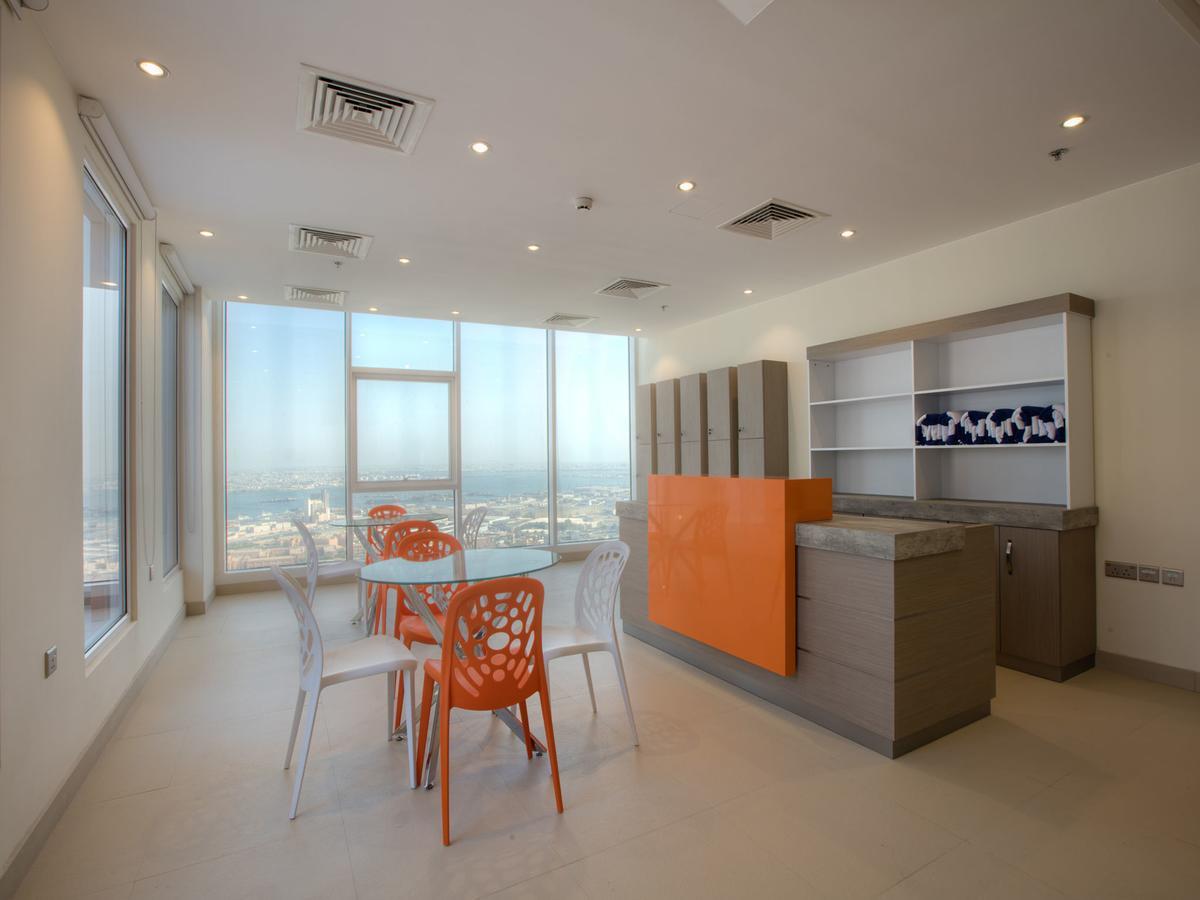 होटल के अलावा Orange Suites Hotel