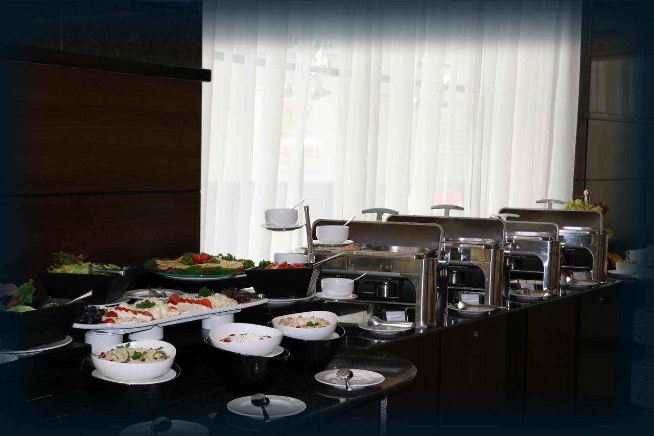 Orange Suites Hotel होटल के अलावा